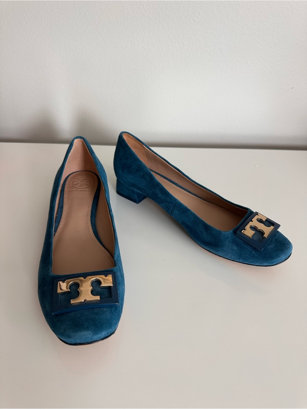 Tory Burch Gigi Suede Logo Pumps Teal Block Heel Size 7.5 Like New
